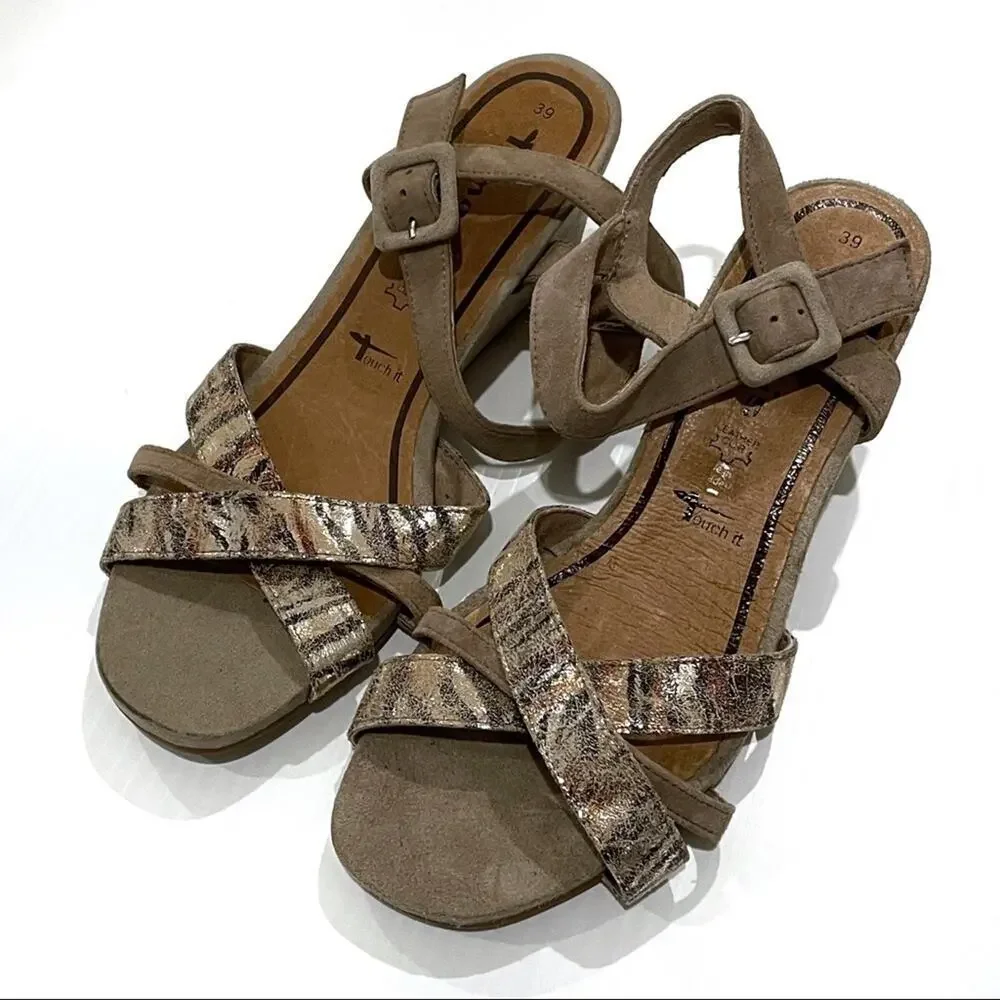 NWOT Tamaris strappy wedge suede sandal metallic detail